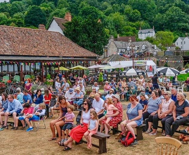 Folk festival returns to the riverside