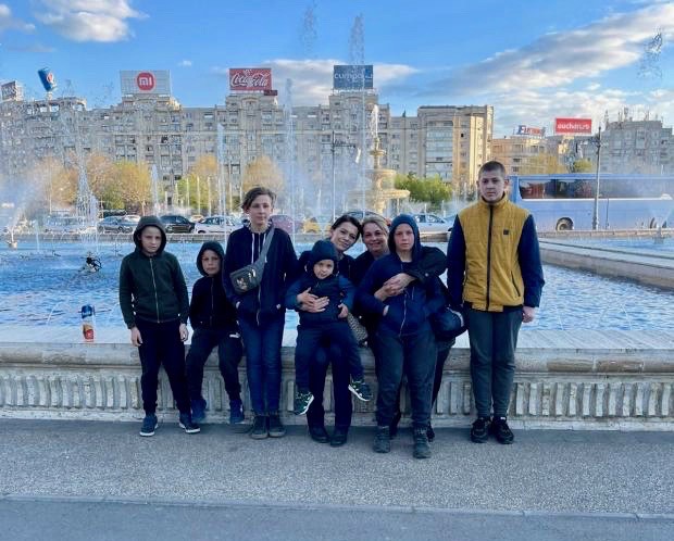  Liliya Onopa and her sons 
