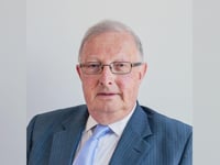 Council ‘giant’ praised for his ‘vast’ contribution to county