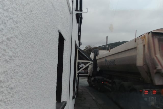 Residents call for resurfacing of Pen-y-Pound road