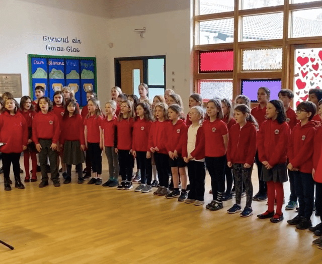 Local primary schools come together to form bilingual choir