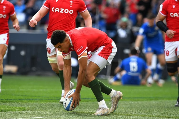 11.03.23 - Italy v Wales - Guinness Six Nations -Rio Dyer of Wales runs in to score try.
