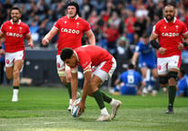 Wales home in on win in Rome
