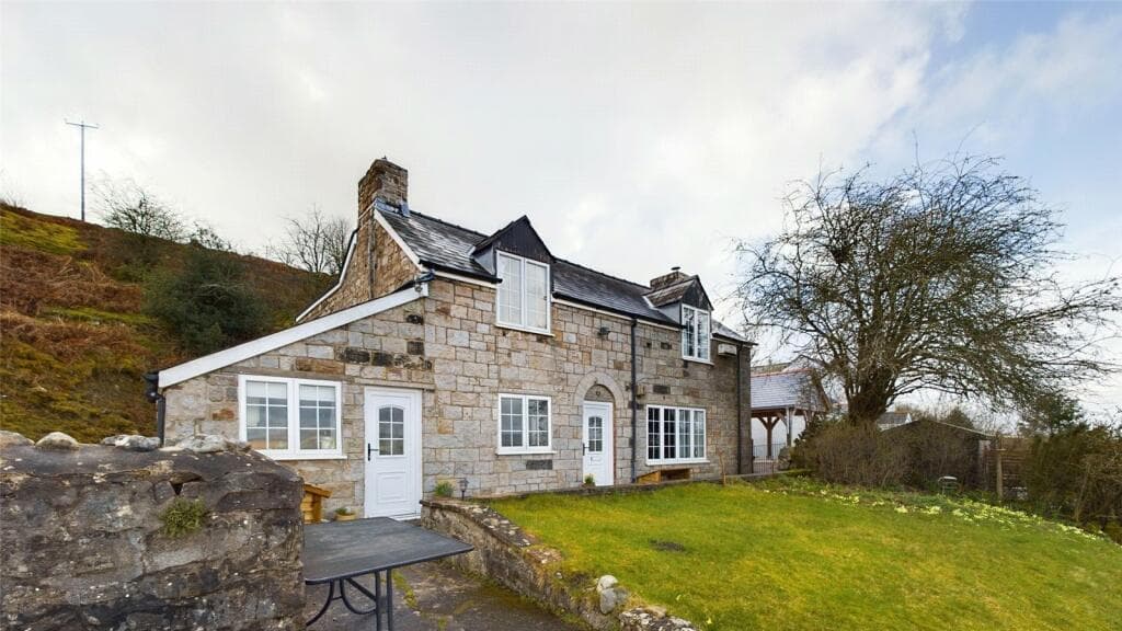 Gilwern cottage for sale has "uninterrupted" views out to the Sugar