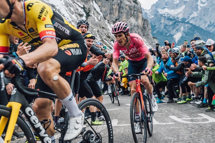 Geraint Thomas held onto the pink jersey