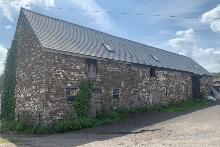 Idyllic barn in Llanellen has permission for conversion