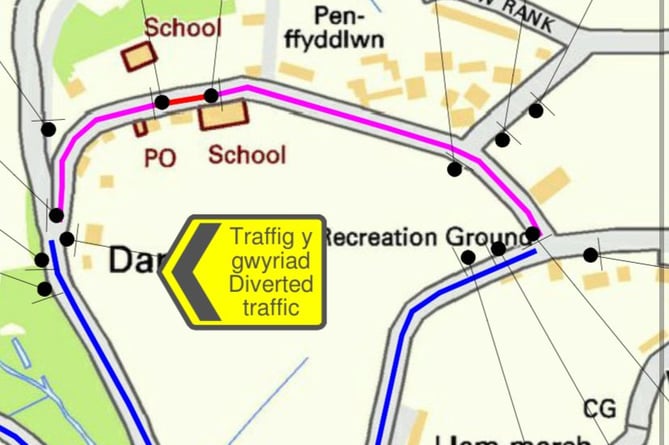 Darenfelen, Llanelly Hill road closures