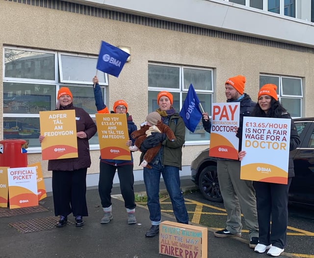 Settlement with striking doctors 'in everyone's best interests' 