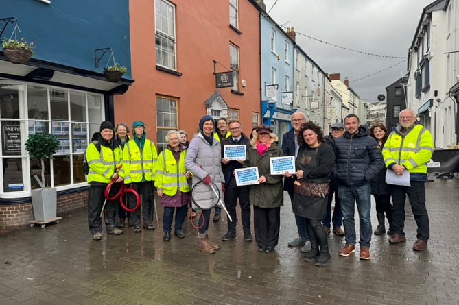 Nevill Street business owners with KAT volunteers at the Litter Free Zone launch