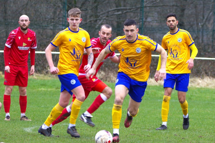 Blaenavon Blues in yellow battled to a draw