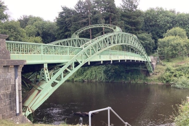 Usk's Chainbridge