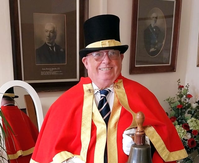 Oh nay, oh nay – town crier told to shut up and shove off 