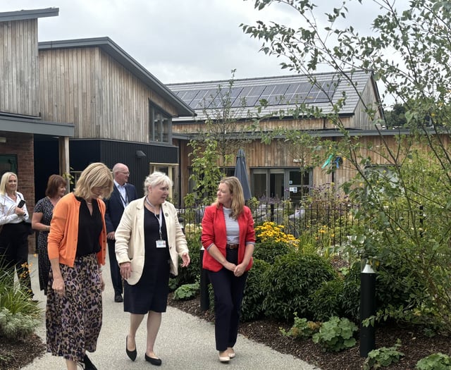 Cabinet Secretary visits groundbreaking care home