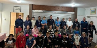 Glam star Ben returns for junior awards