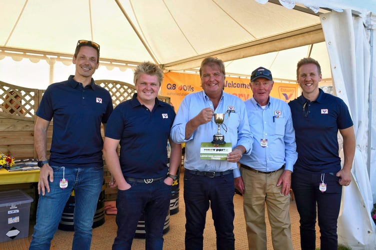 The team from Estuary Oils win best Large Tradestand award