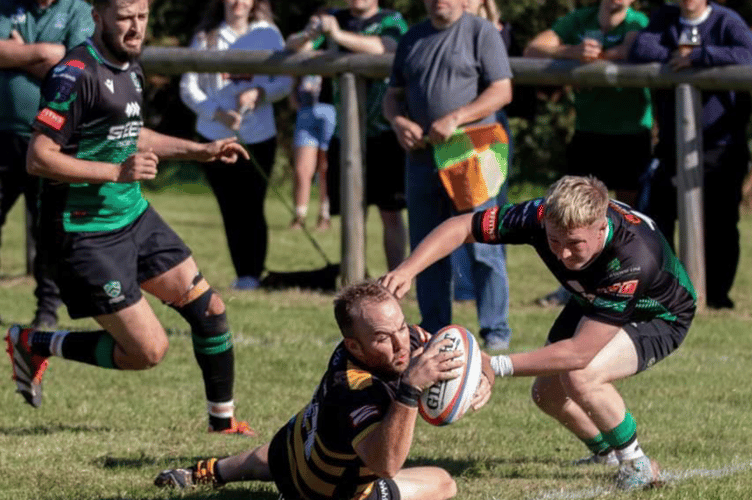 Crickhowell go over for a try