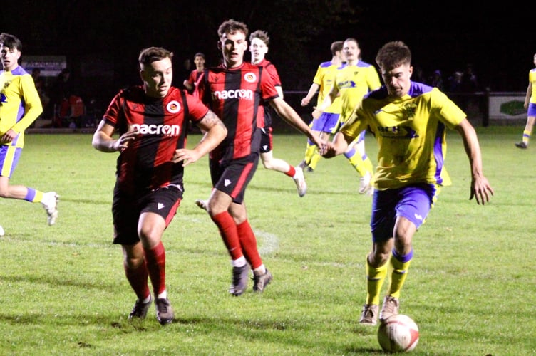 Corries try and come away with the ball