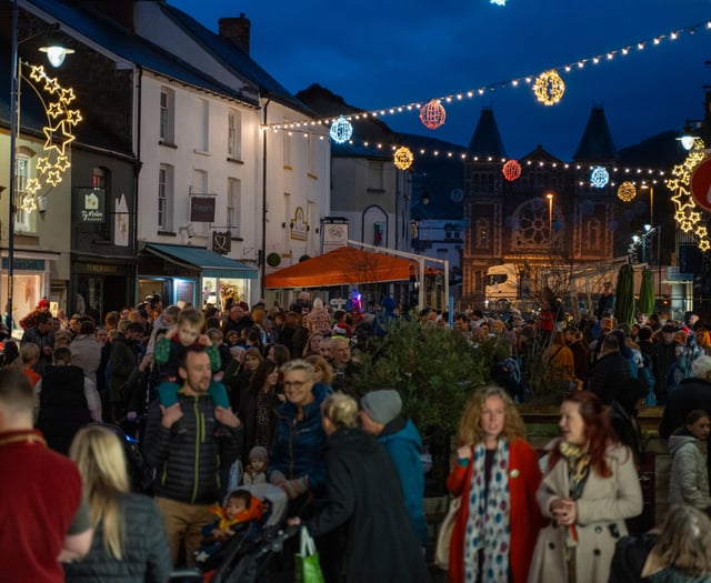 Christmas lights switch on to go ahead in Abergavenny