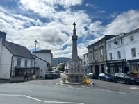 Visit Crickhowell's gardens for charity