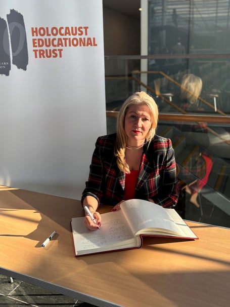 Laura Anne Jones (CON, South Wales East) signs Book of Commitment in the Senedd.