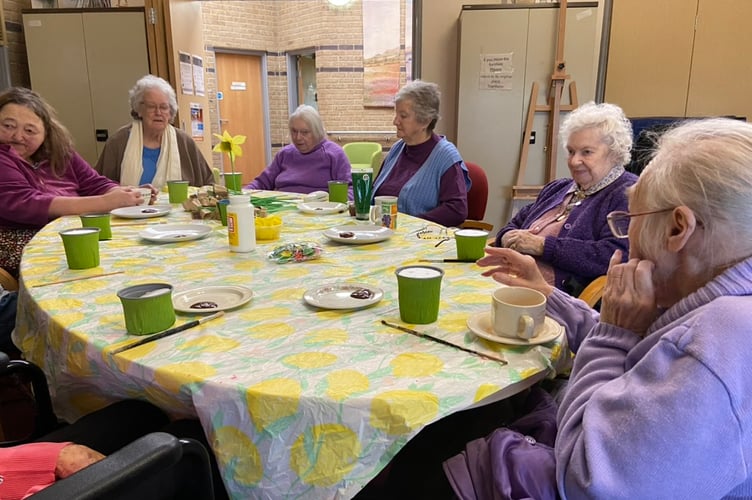 Mardy Makers group making their daffodils 07/03/2025
