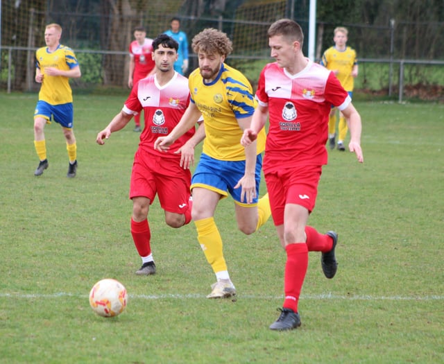 Monmouth clinch tight win over Liswerry