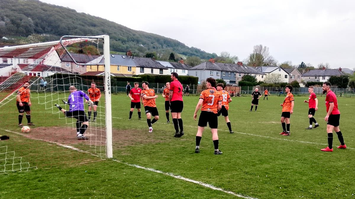 Mardy held by 10-man Panteg after red card rumpus ...