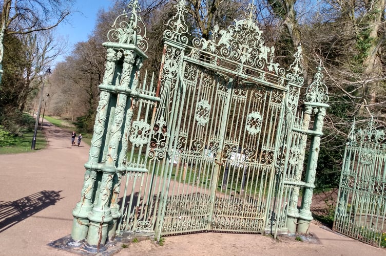Pontymoile gates