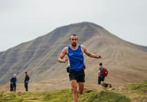 Stellar Dellar takes Cribyn fell race