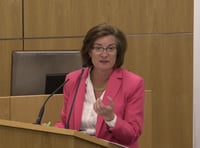 First Minister leads tributes to commemorate VE Day