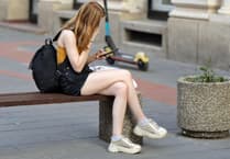 Teachers tell parents they shouldn't buy phones for children under 14