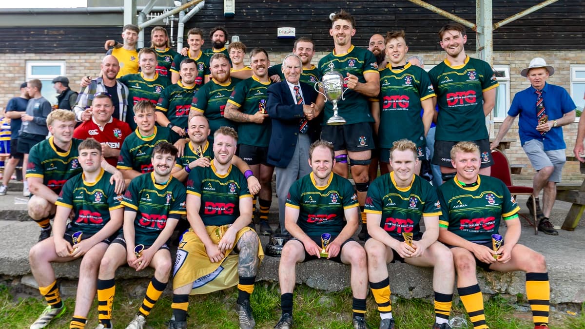 Crick and Glo Defy the Rain | Abergavennychronicle.com