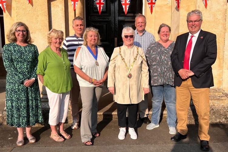 Front row - Clerk Mrs Angela Morgan, Cllr Gwyn Howells, Deputy Mayor Cllr Kay Peacock, Mayor Cllr Diane Richards, Cllr Alison Ivin, Cllr Meirion Howells. Back row - RFO Damian Nash, Cllr Dave Harrison
