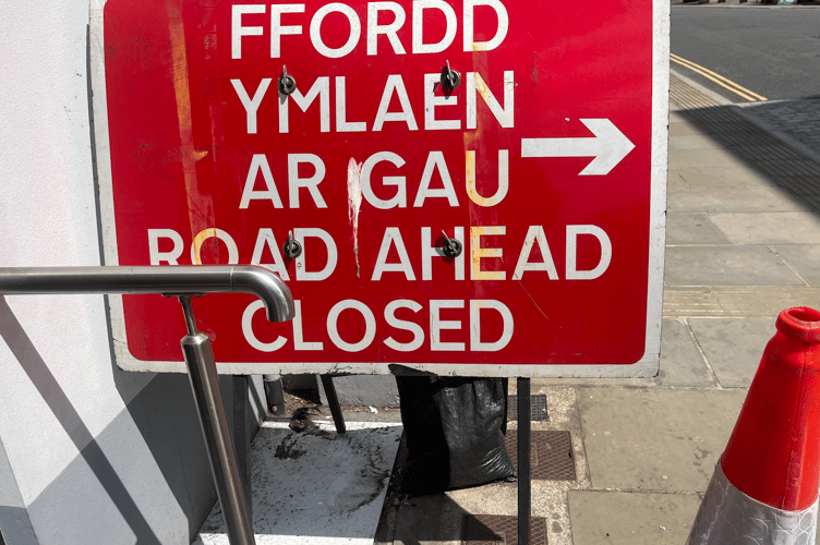 Road closed sign 
