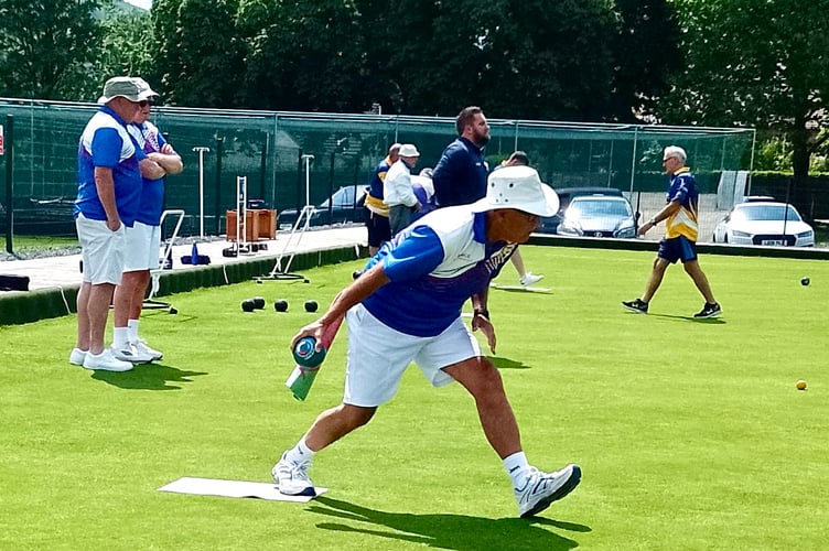 A player delivers a bowl at Avenue Road