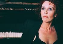 Catch Fiona Ross Live in Abergavenny!