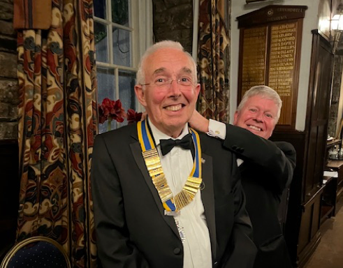Crickhowell Rotary Club welcomes new President 