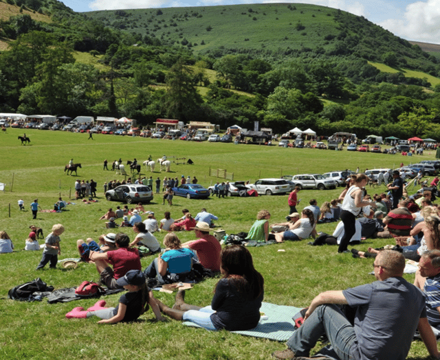 Show and go as Ford pips Turner to Llanthony title