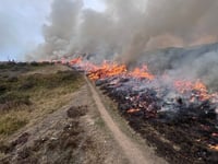 Hillside wildfire lights up sky 20 miles away 