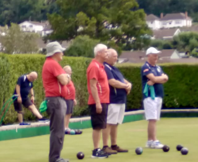 Gilwern bowlers down Oakdale 96-43 
