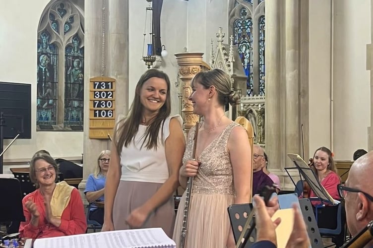  Local soloists Isabelle Harris and Emily Harris 