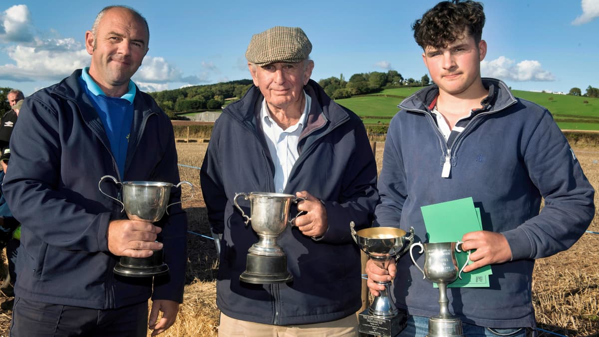 Match Sees Perfect Weather for End of Year Show | Abergavennychroni...