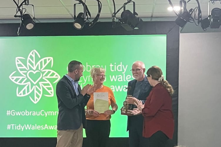 Owen Derbyshire (Chief Exec Keep Wales Tidy), Kathy Hague and Mike Hodges (KAT), and Anne Hinchey (Group Chief Exec Wales and West Housing).