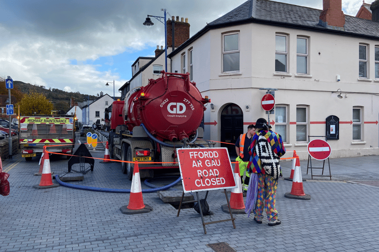 An emergency road closure enforced on Lion St, Abergavenny, 21.10.2025