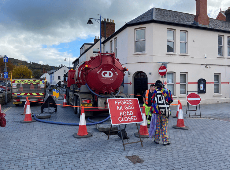 An emergency road closure enforced on Lion St, Abergavenny, 21.10.2025