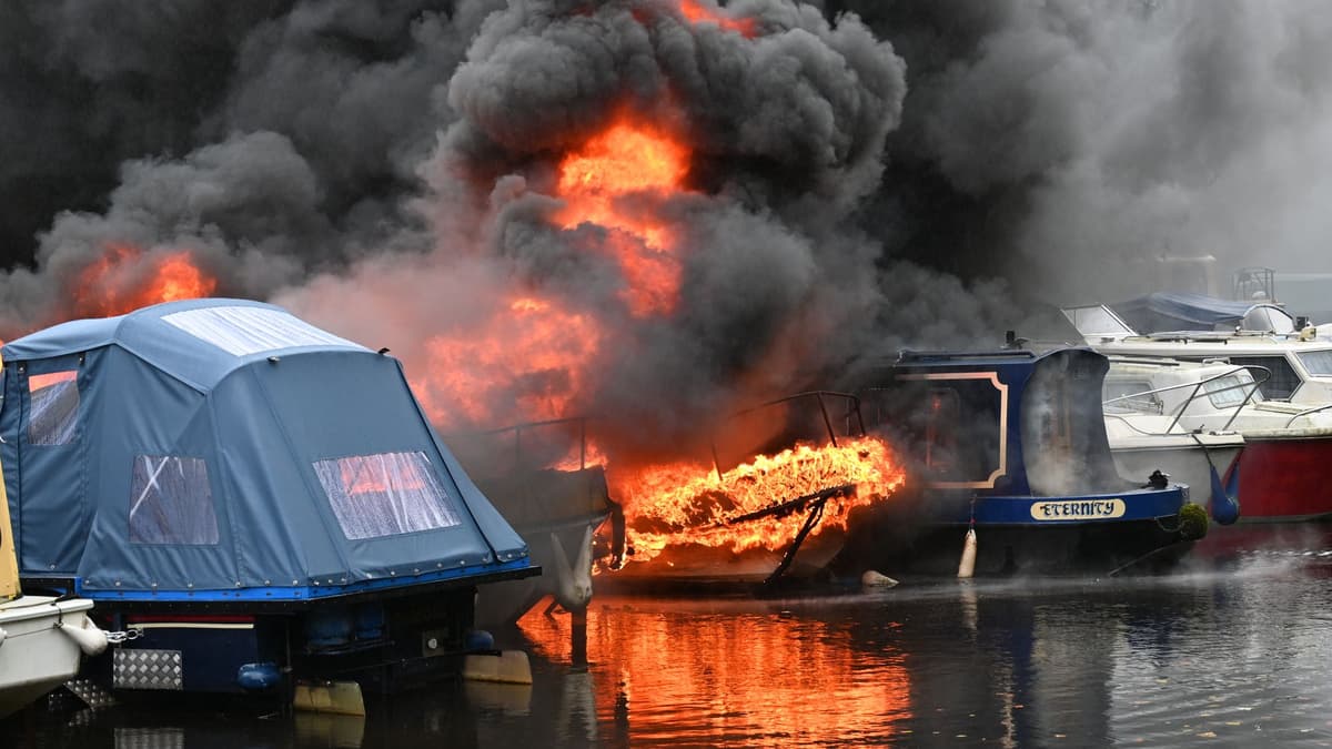 BREAKING: Fire crews tackle boat club blaze | abergavennychronicle.com