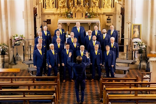  Local choir Synergy take centre stage at Llanarth's festive countdown