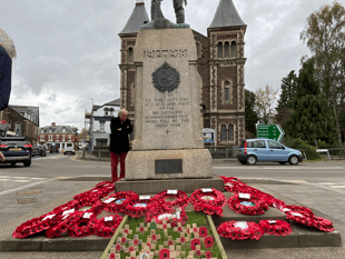 Hundreds gather as Abergavenny remembers the fallen