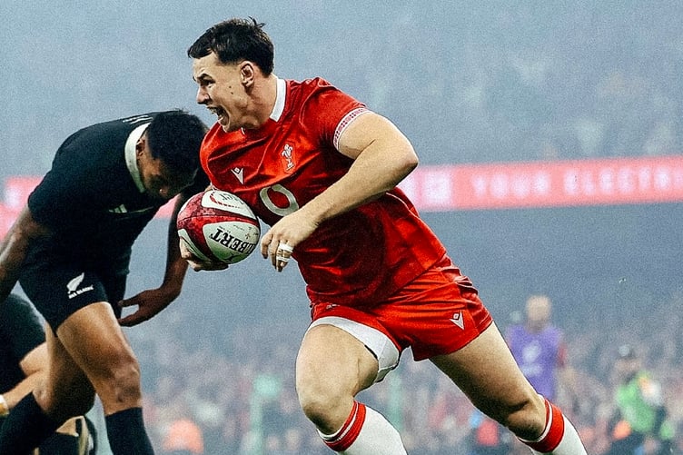 Hat-trick hero Tom Rogers goes over for Wales