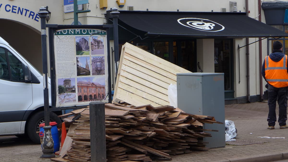 Government "disadvantaging" flood-hit businesses
